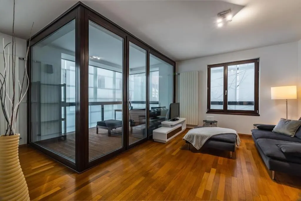 Modern Spacious Flat With A Terrace And A Parking Praag