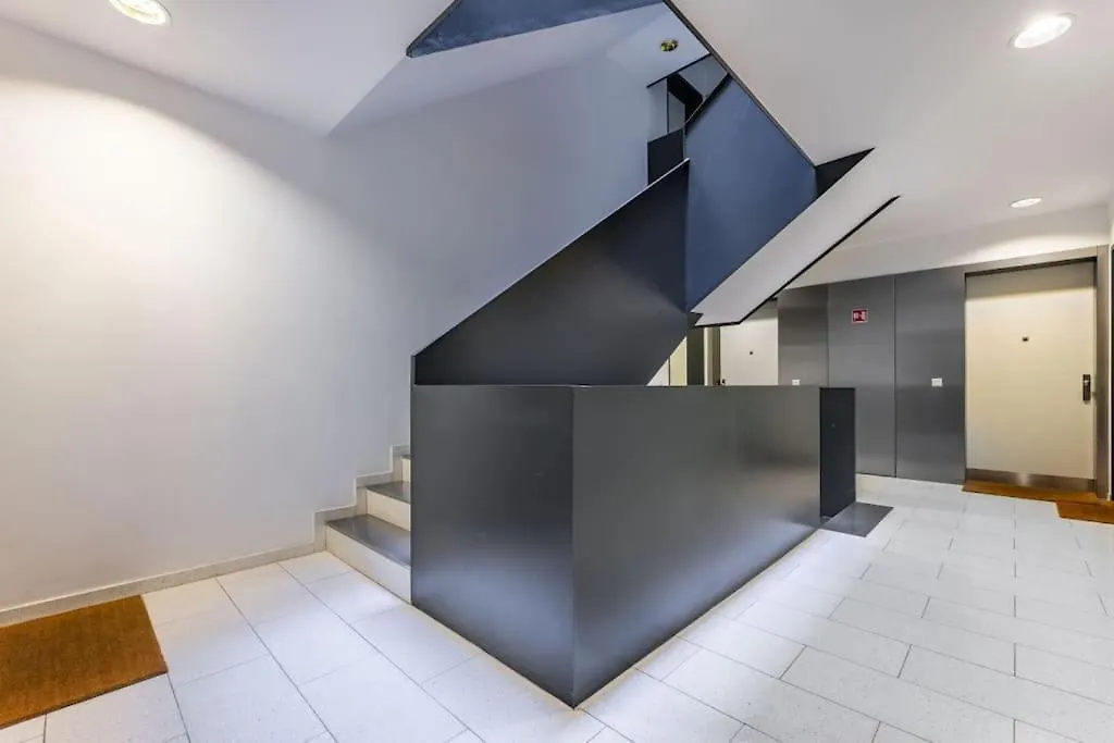 Modern Spacious Flat With A Terrace And A Parking Praag 0*,